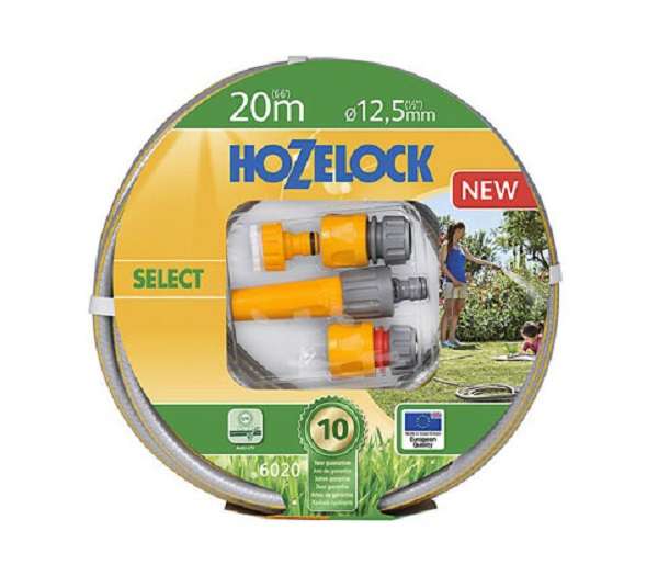 Cijev za zalijevanje koja vrt čini zelenim