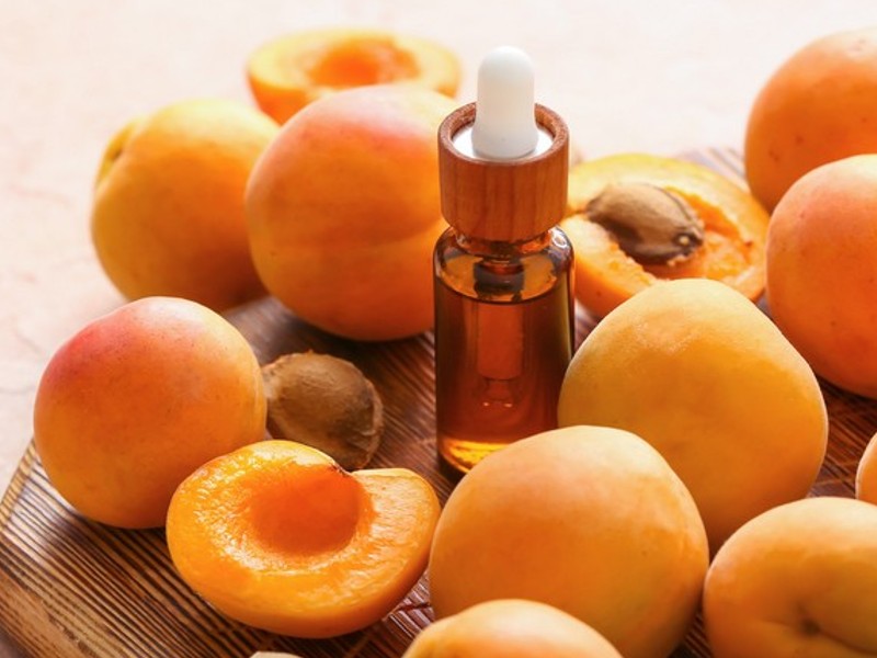 Ulje od marelica se dobiva iz jezgre sjemenki